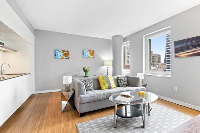$1,295,000 | 70 West 45th Street, Unit 30D | Midtown Central