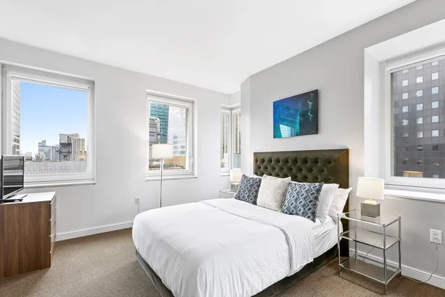 $1,295,000 | 70 West 45th Street, Unit 30D | Midtown Central