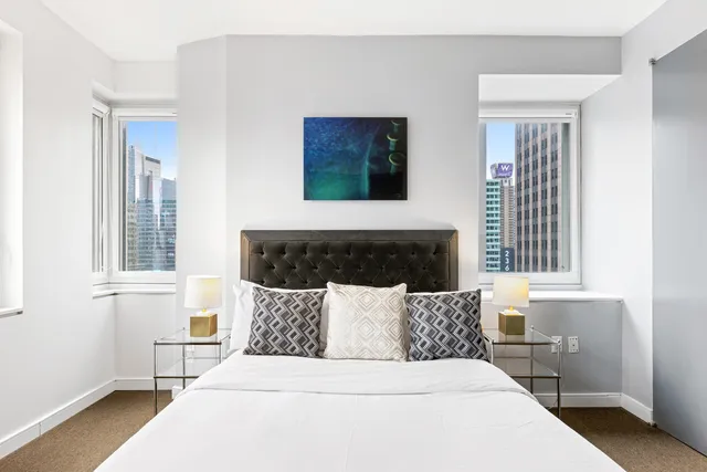 $1,295,000 | 70 West 45th Street, Unit 30D | Midtown Central