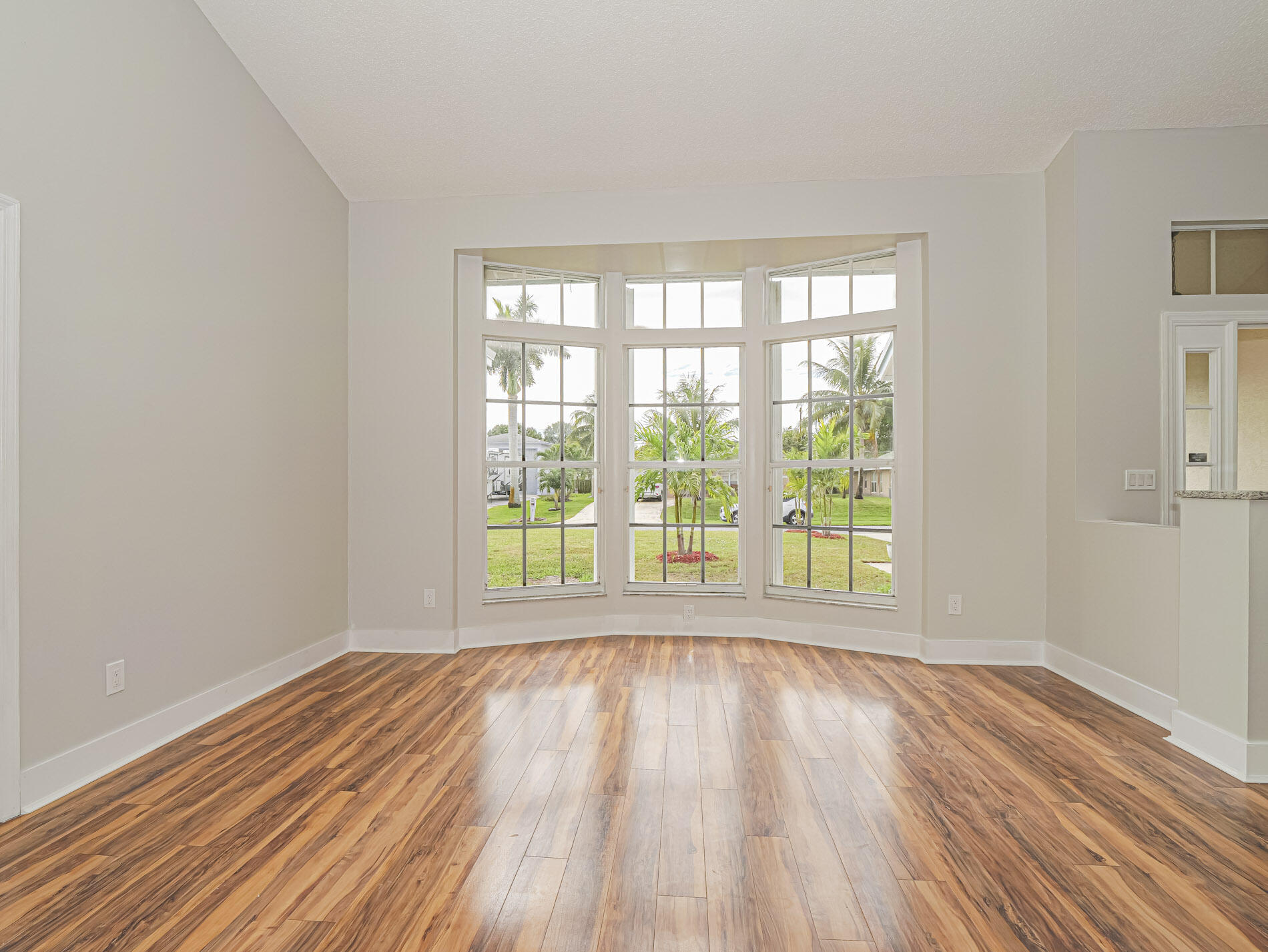 737 Southwest Ancona Road Port St. Lucie, FL 34953 - Photo 5 of 28 Living Room