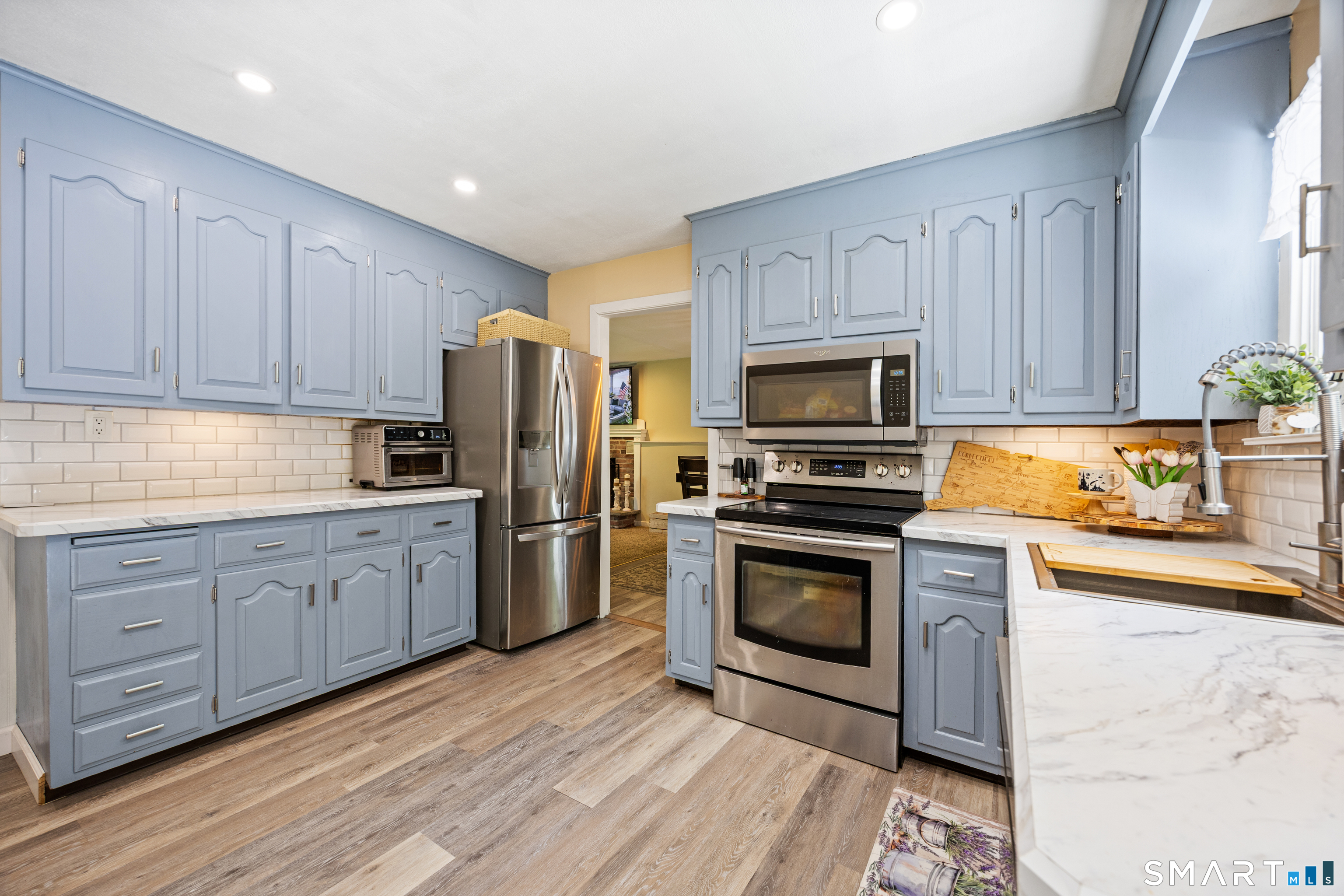 936 South Meriden Road Cheshire, CT 06410 - Photo 8 of 39
