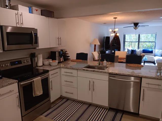 $2,600 | 13155 Chadwick Court, Unit 21, Wellington, FL 33414