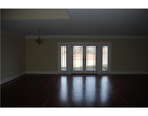 53 Sandy Point Farm Road, Unit 4 Portsmouth, RI 02871 - Photo 2 of 4 Living Room.