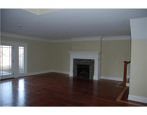 53 Sandy Point Farm Road, Unit 4 Portsmouth, RI 02871 - Photo 3 of 4 Living Room.