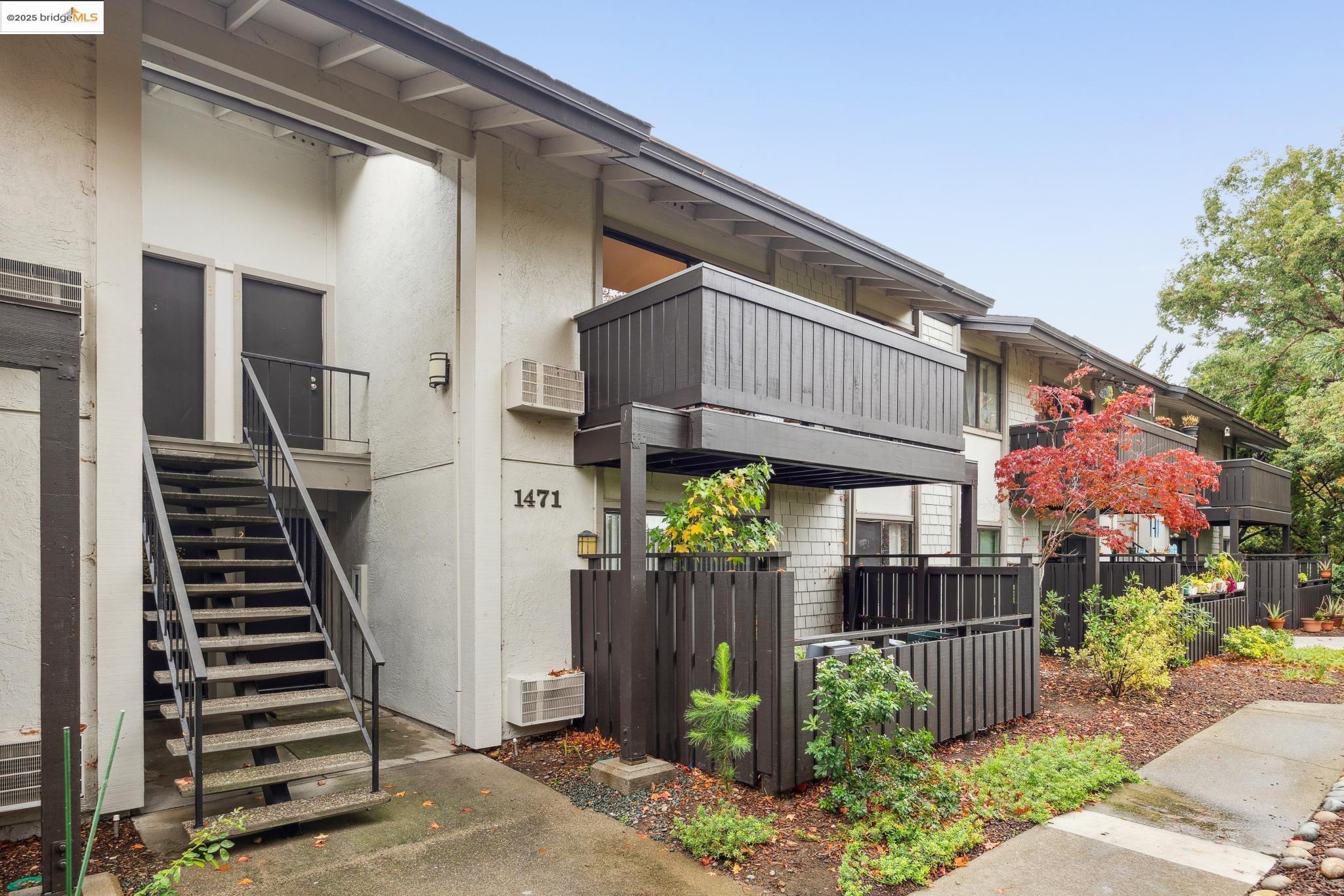 1471 Marchbanks Drive, Unit 4 Walnut Creek, CA 94598 - Photo 4 of 28