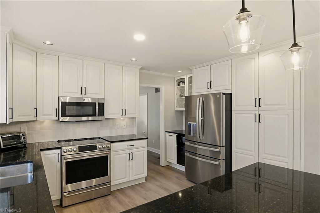 4938 Hackamore Road Greensboro, NC 27410 - Photo 10 of 49
