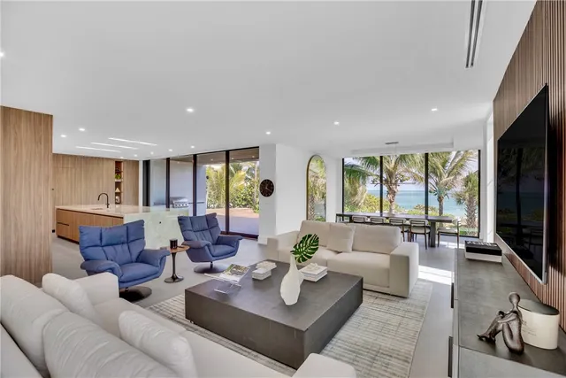 $8,950,000 | 112 Seaway Court, Vero Beach, FL 32963