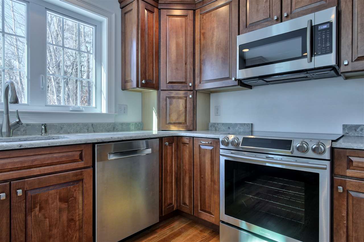 62 Stark Road Derry, NH 03038 - Photo 10 of 38