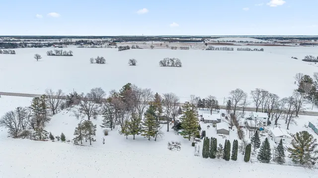 $325,000 | 4931 County Rd T, Oshkosh, WI 54904