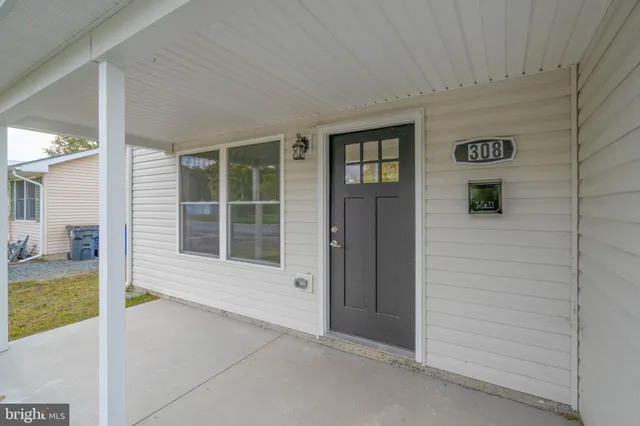 a view of an entryway of house