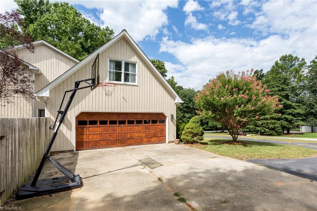 7707 Knollcrest Drive Oak Ridge, NC 27310 - Photo 3 of 30