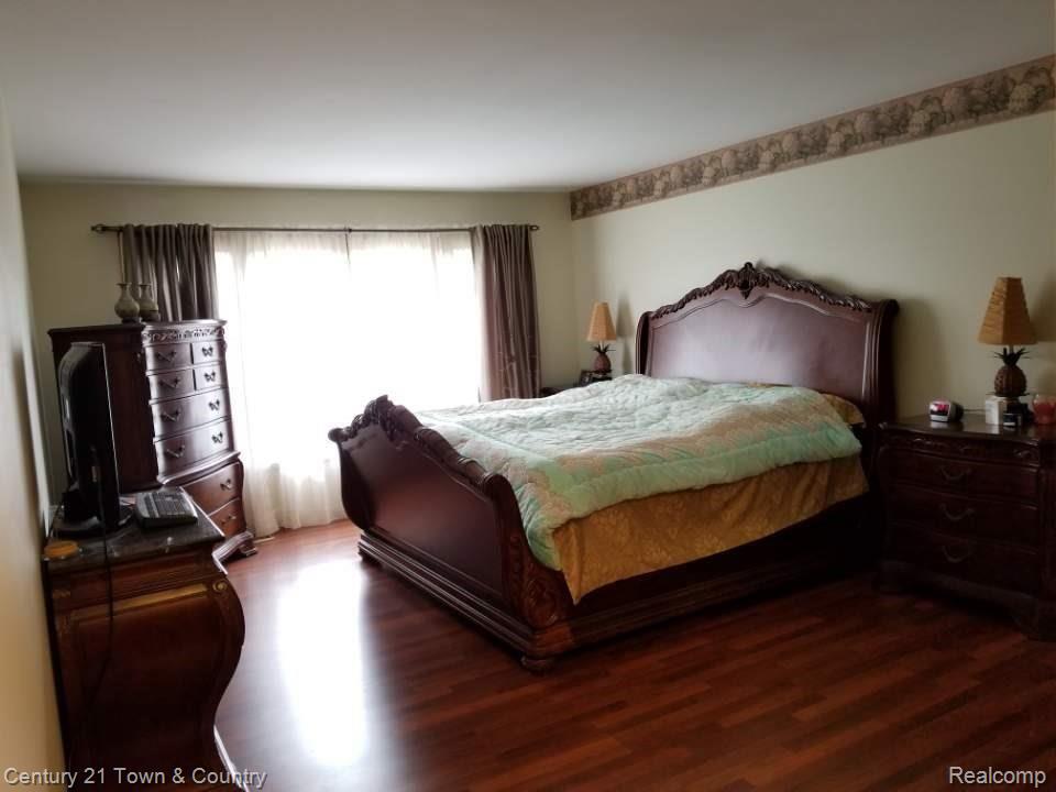 30728 Country Ridge Circle Farmington Hills, MI 48331 - Photo 7 of 13