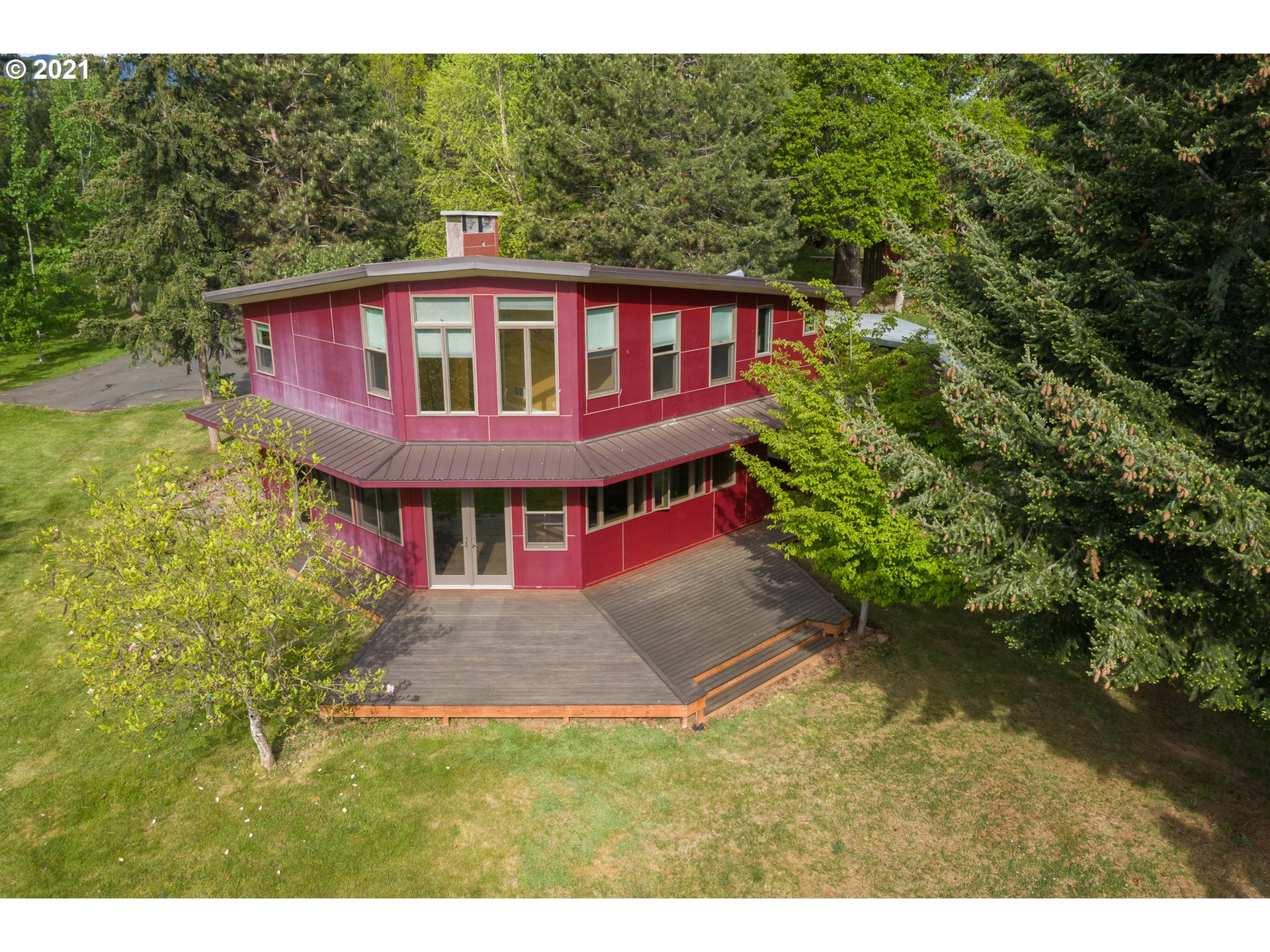 1665 Markham Road Hood River, OR 97031 - Photo 1 of 32 Gallery Image 1