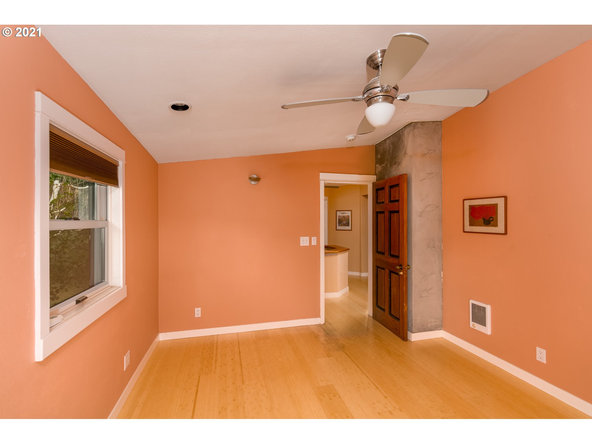 1665 Markham Road Hood River, OR 97031 - Photo 13 of 32 Gallery Image 13