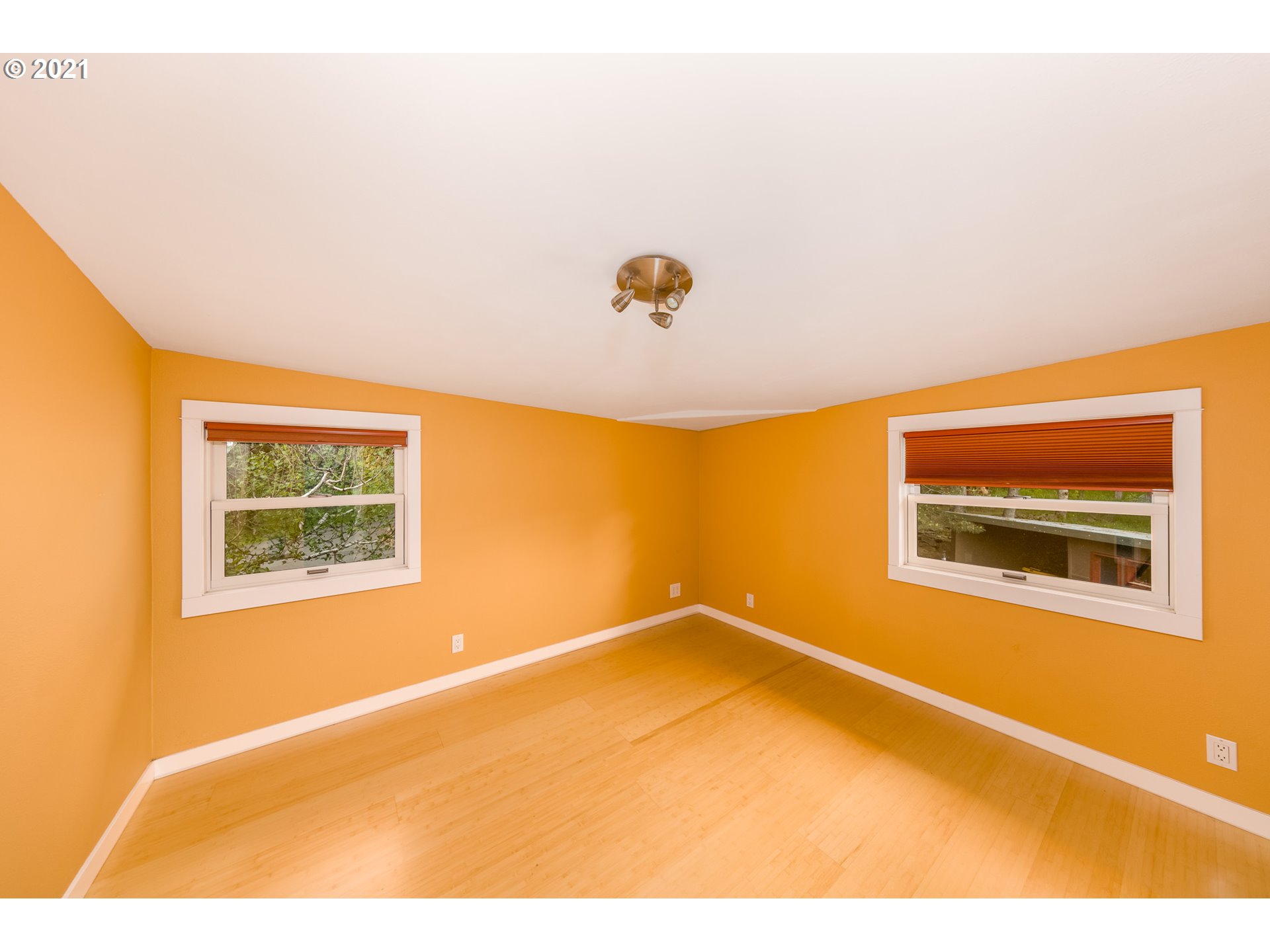 1665 Markham Road Hood River, OR 97031 - Photo 17 of 32 Gallery Image 17