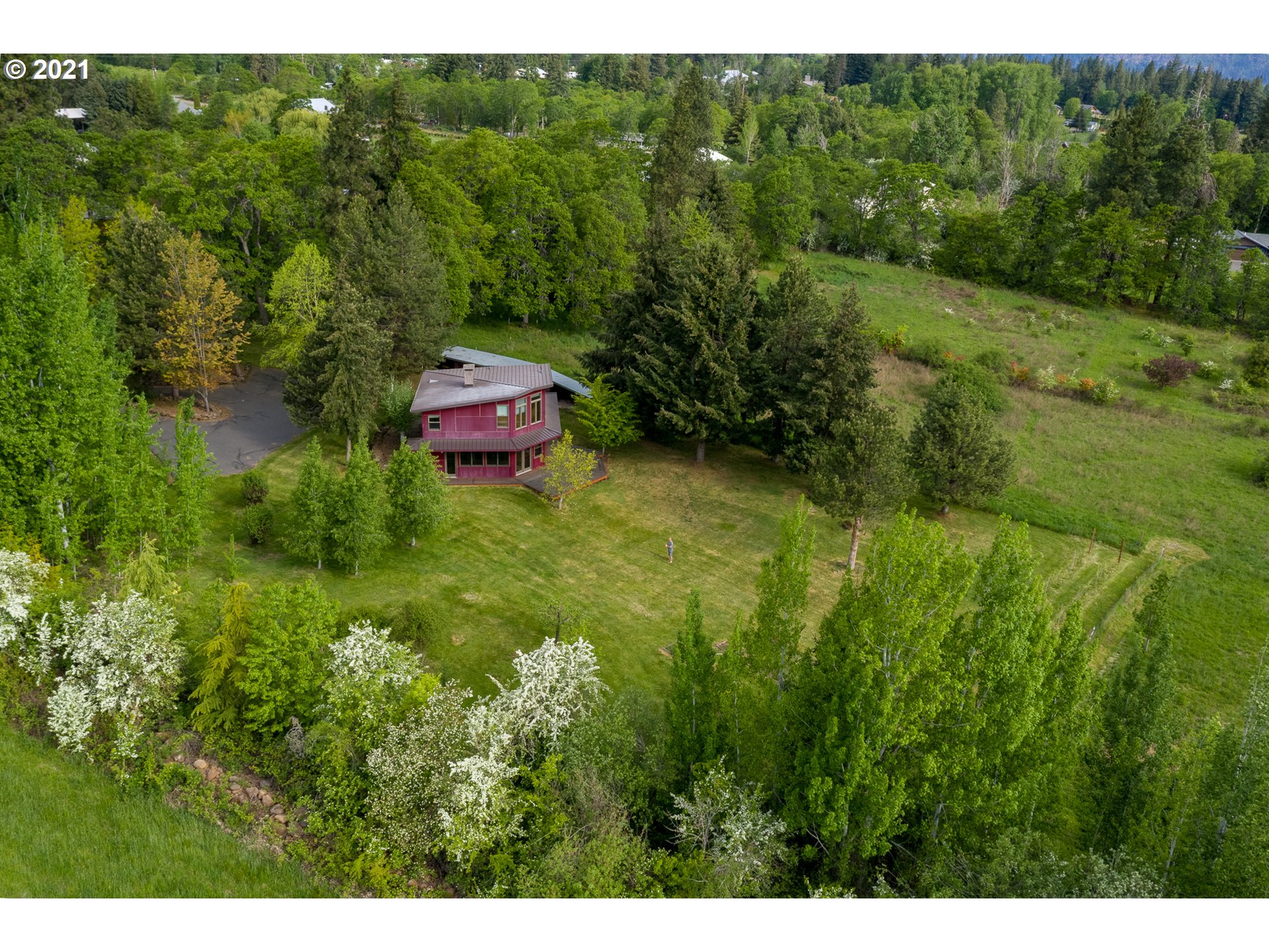 1665 Markham Road Hood River, OR 97031 - Photo 23 of 32 Gallery Image 23