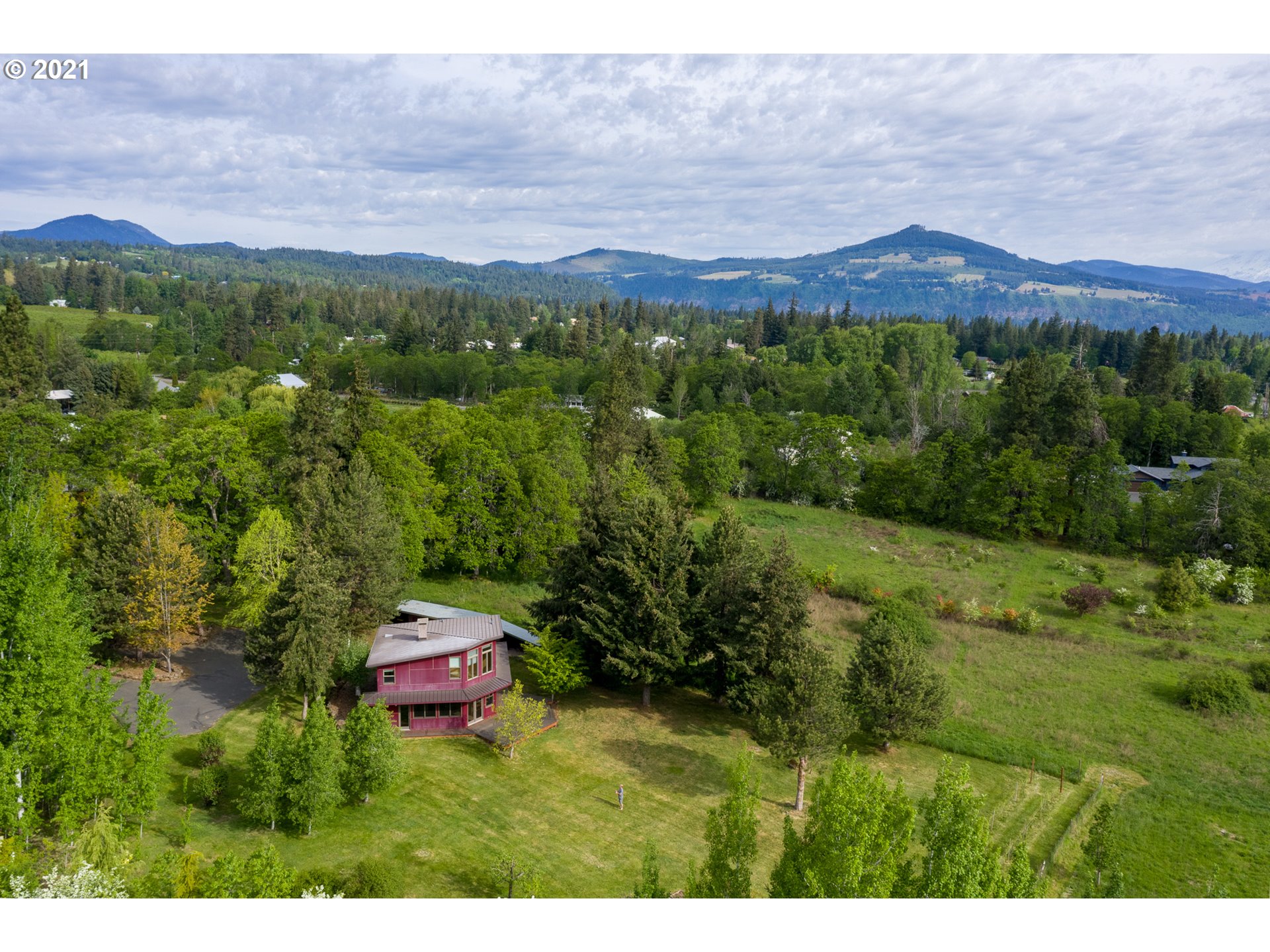 1665 Markham Road Hood River, OR 97031 - Photo 24 of 32 Gallery Image 24