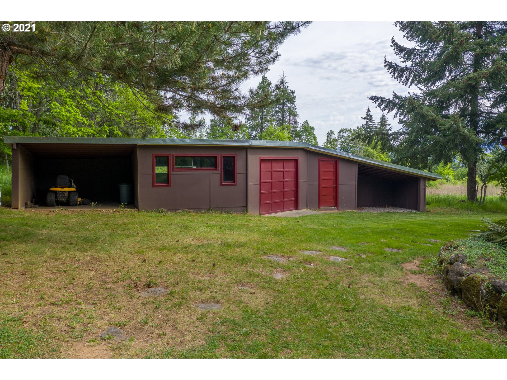 1665 Markham Road Hood River, OR 97031 - Photo 27 of 32 Gallery Image 27