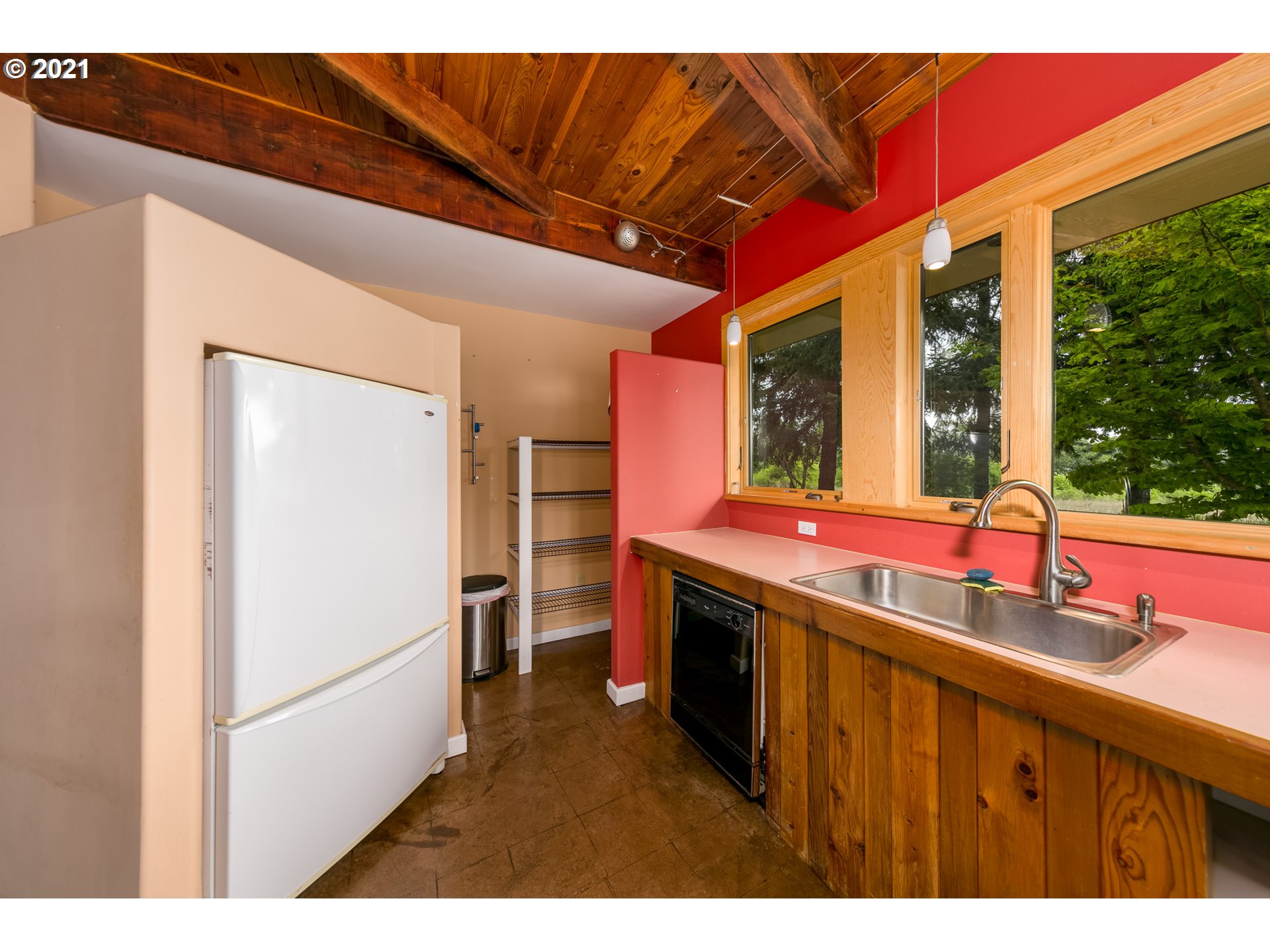 1665 Markham Road Hood River, OR 97031 - Photo 6 of 32 Gallery Image 6
