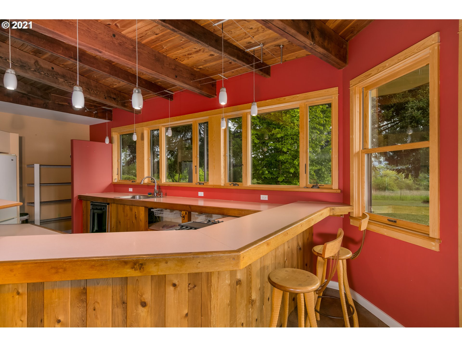 1665 Markham Road Hood River, OR 97031 - Photo 7 of 32 Gallery Image 7
