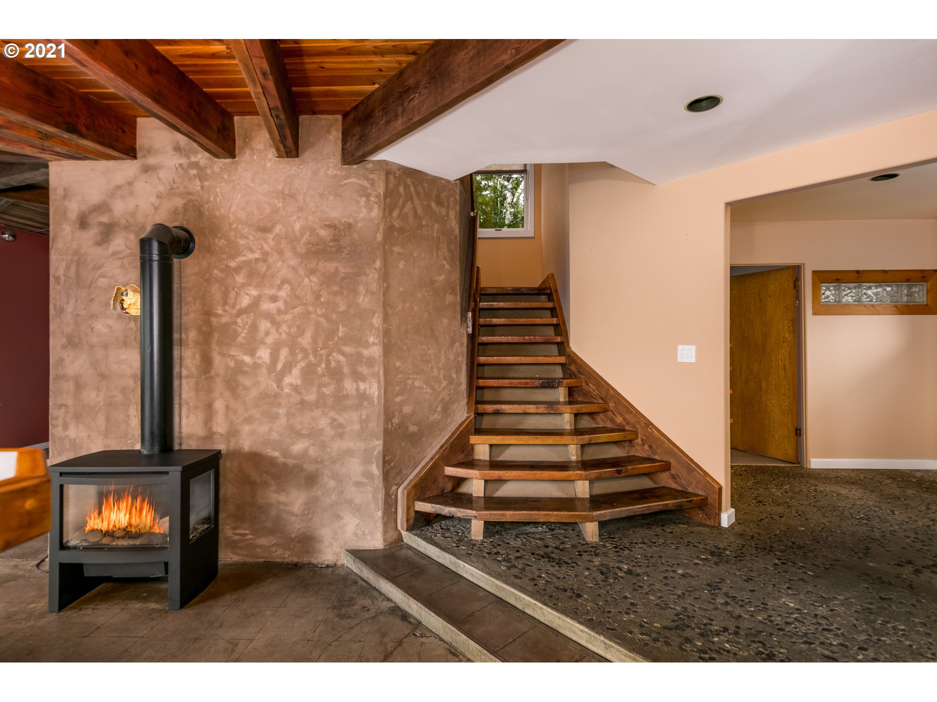 1665 Markham Road Hood River, OR 97031 - Photo 8 of 32 Gallery Image 8