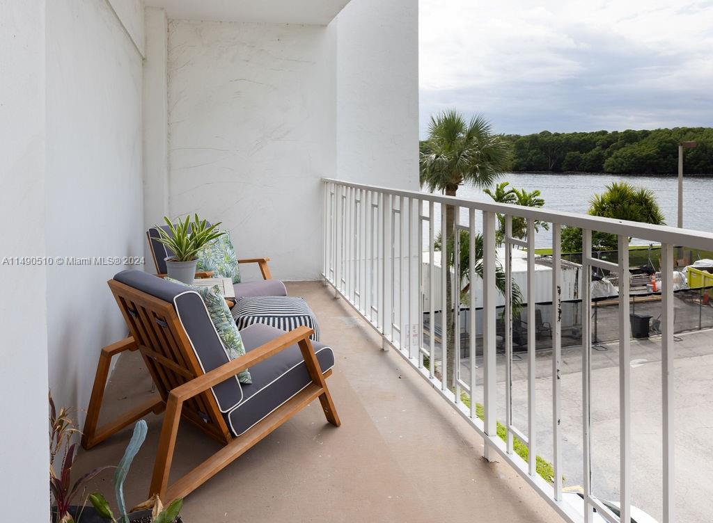 500 Bayview Drive, Unit 221 Sunny Isles Beach, FL 33160 - Photo 21 of 35