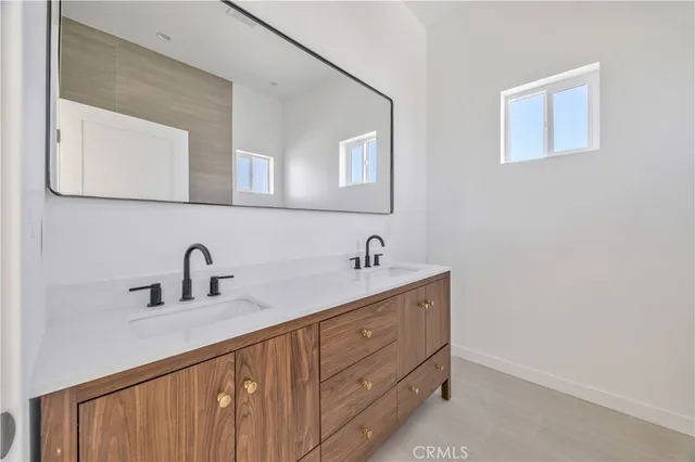 $2,499,888 | 10905 Dalerose Avenue, Inglewood, CA 90304