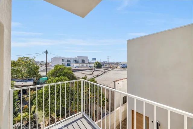 $2,499,888 | 10905 Dalerose Avenue, Inglewood, CA 90304