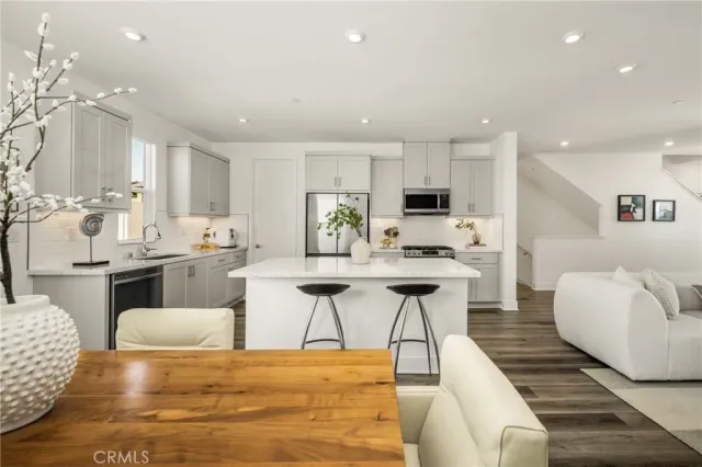 $1,750,000 | 201 Lynx, Irvine, CA 92606