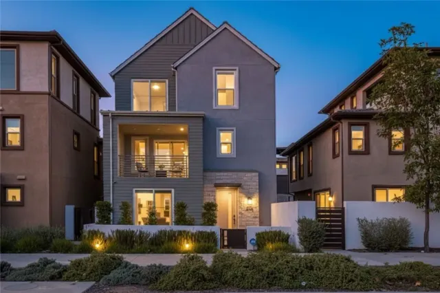 $1,750,000 | 201 Lynx, Irvine, CA 92606