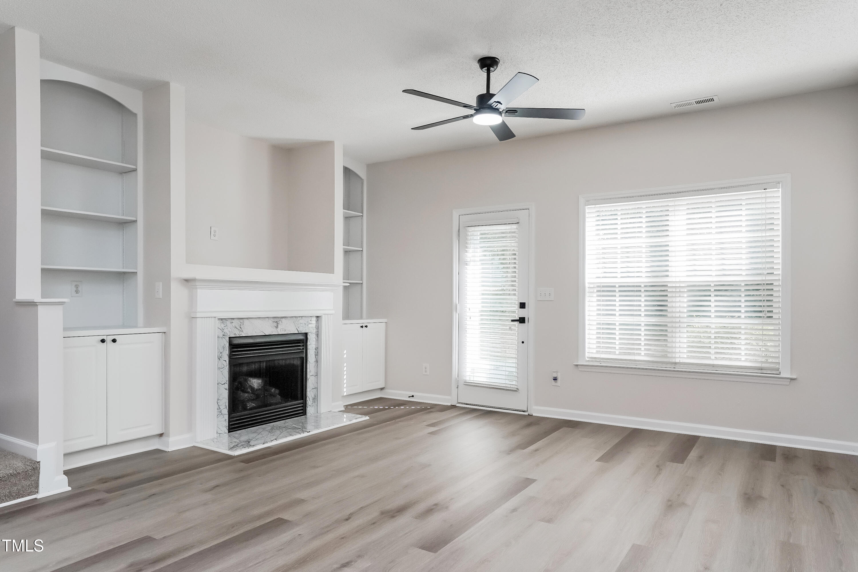 2000 Metacomet Way Raleigh, NC 27604 - Photo 2 of 15 Living Room-14763550