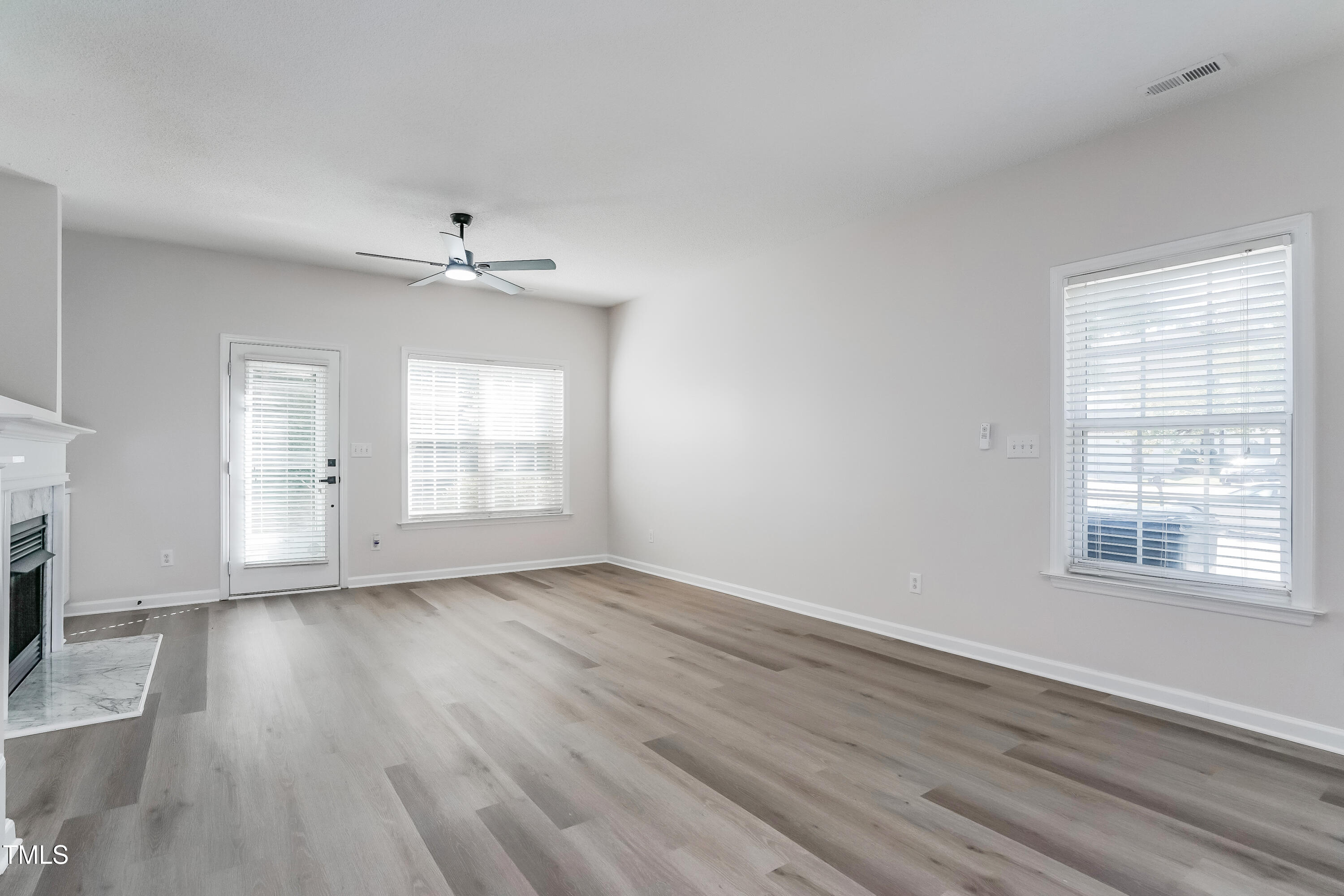 2000 Metacomet Way Raleigh, NC 27604 - Photo 4 of 15 Living Room-14763589