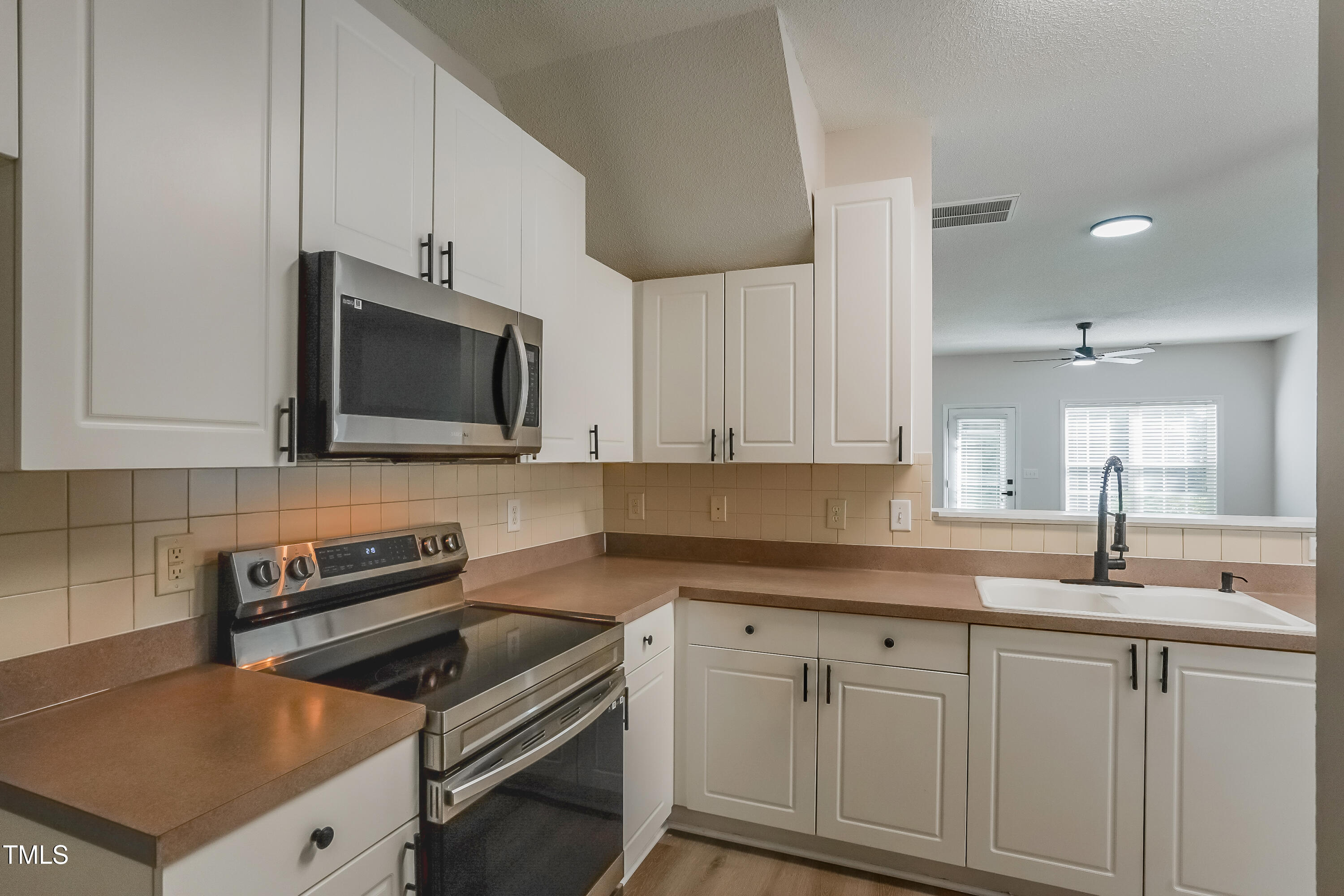 2000 Metacomet Way Raleigh, NC 27604 - Photo 6 of 15 Kitchen-14762320