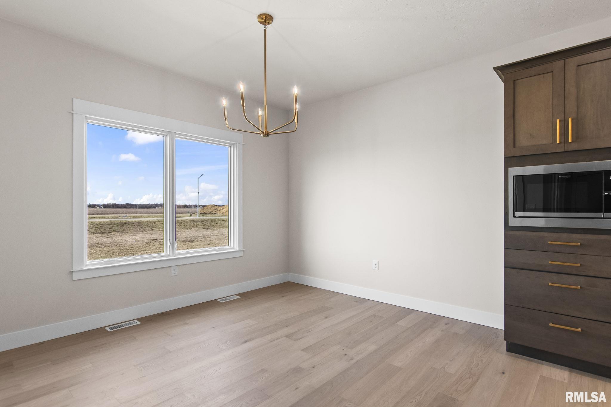 5305 Verdant Lane Springfield, IL 62711 - Photo 9 of 33