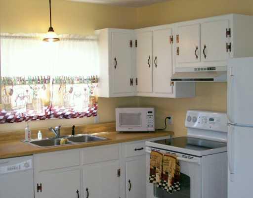 60 Henderson Road Jackson Center, PA 16133 - Photo 2 of 8 Kitchen.