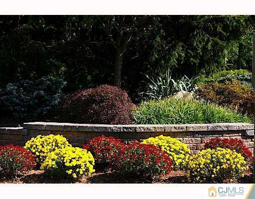 271 Prestwick Way Edison, NJ 08820 - Photo 1 of 8 Gallery Image 1