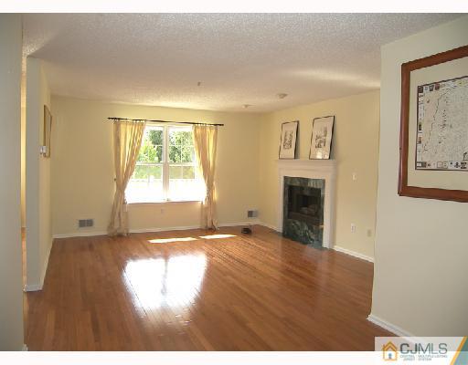 271 Prestwick Way Edison, NJ 08820 - Photo 3 of 8 Gallery Image 3