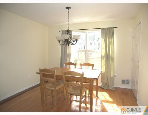271 Prestwick Way Edison, NJ 08820 - Photo 5 of 8 Gallery Image 5