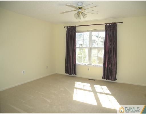 271 Prestwick Way Edison, NJ 08820 - Photo 7 of 8 Gallery Image 7