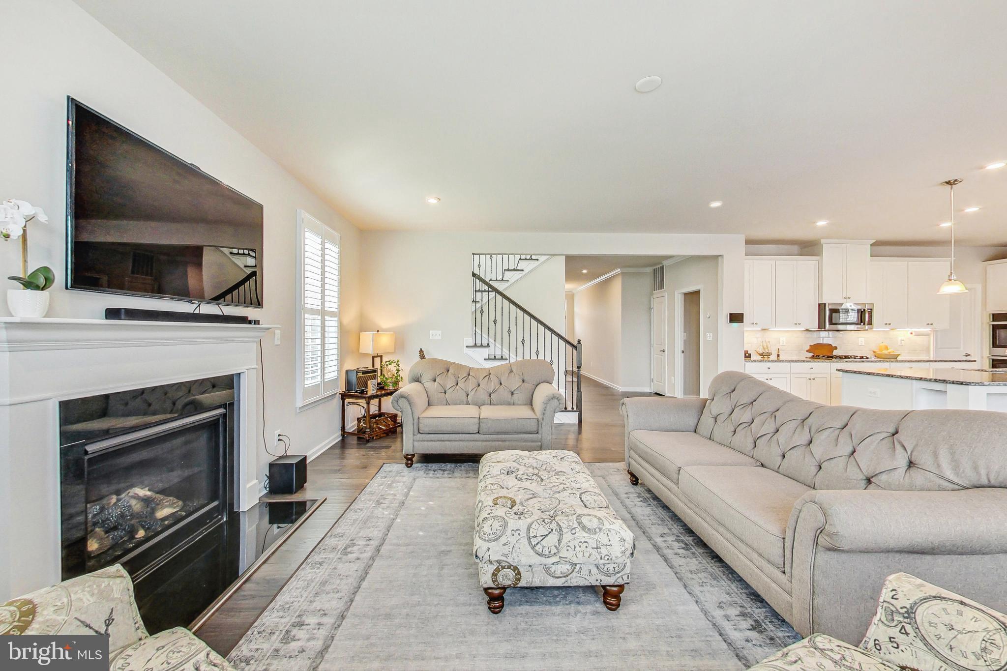 4513 Cotswold Manor Loop Woodbridge, VA 22192 - Photo 11 of 73 (LR furniture is for sale)