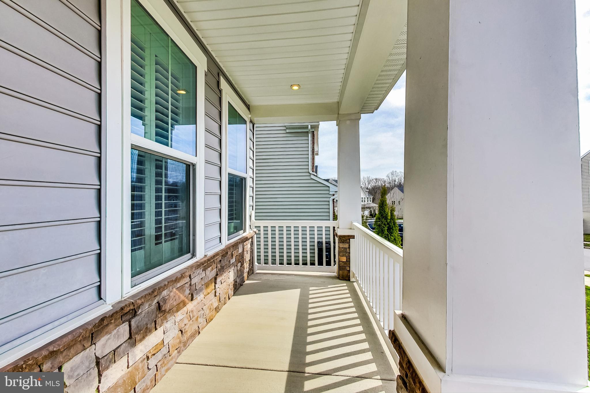 4513 Cotswold Manor Loop Woodbridge, VA 22192 - Photo 4 of 73 Covered front porch