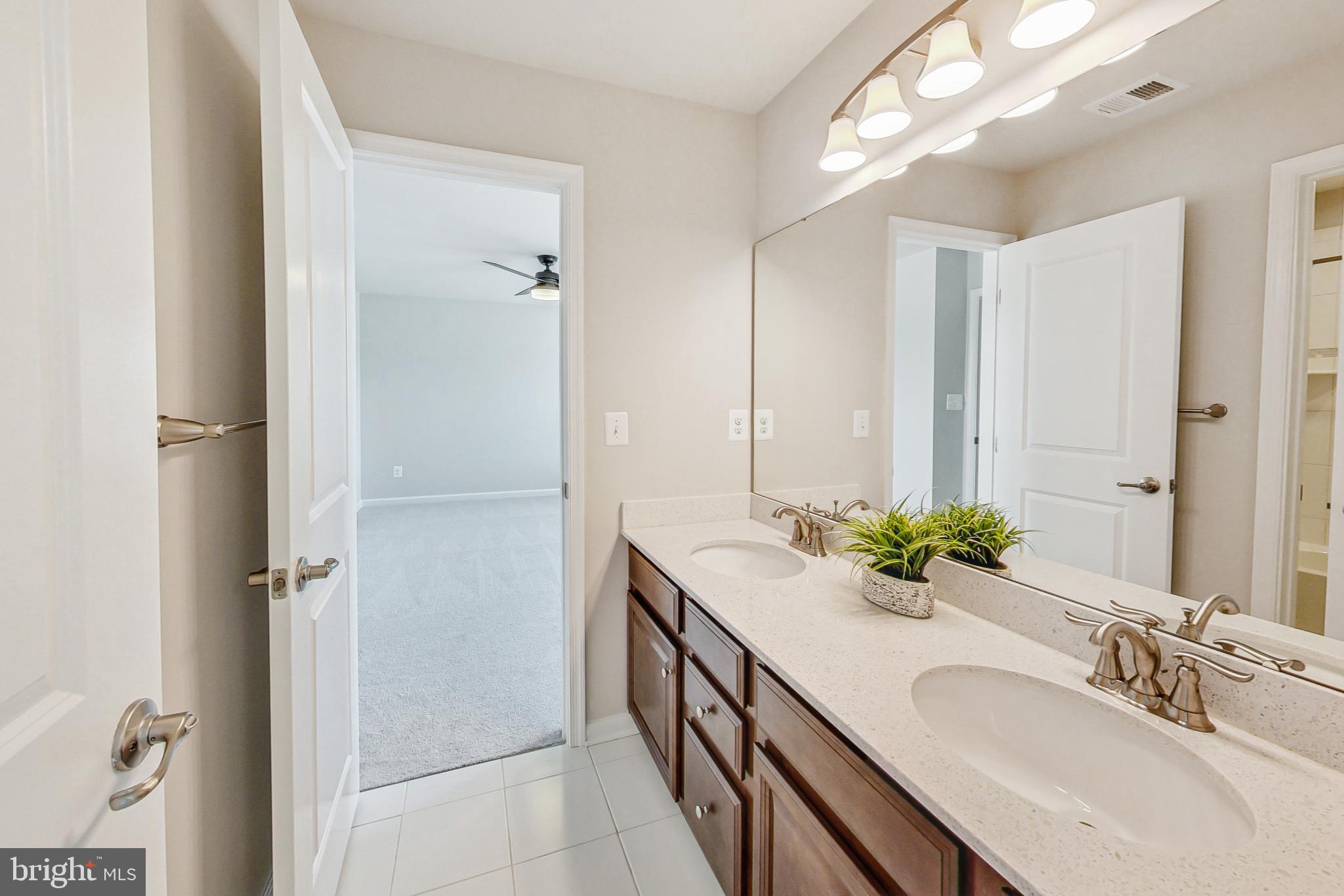 4513 Cotswold Manor Loop Woodbridge, VA 22192 - Photo 44 of 73 Jack-n-Jill BA access from BR3, looking to BR4