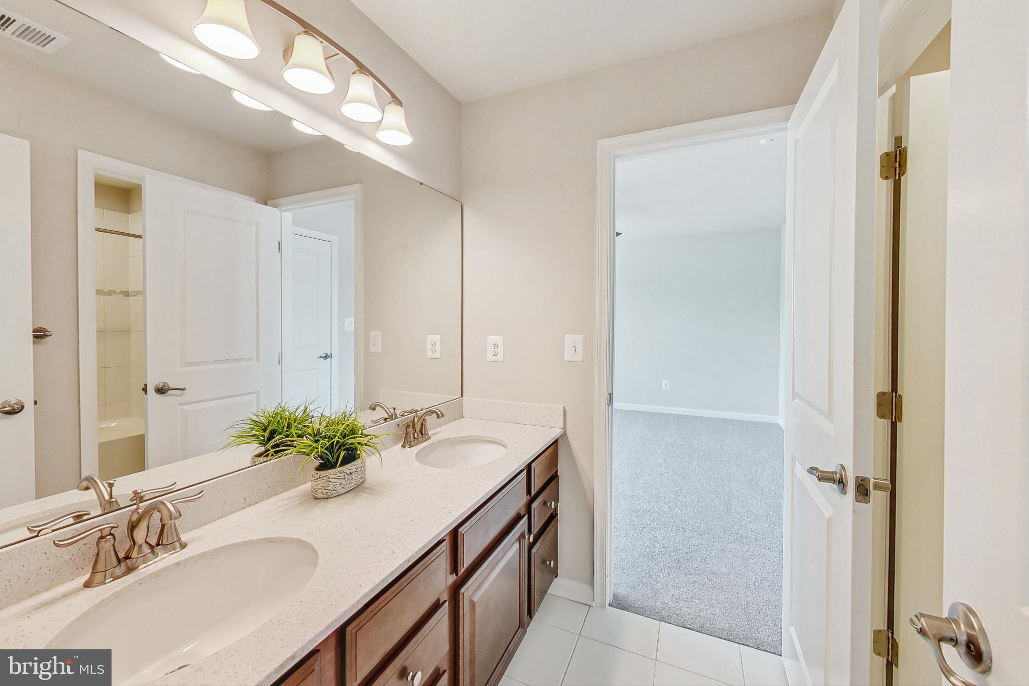 4513 Cotswold Manor Loop Woodbridge, VA 22192 - Photo 45 of 73 Jack-n-Jill BA access from BR4, looking to BR3