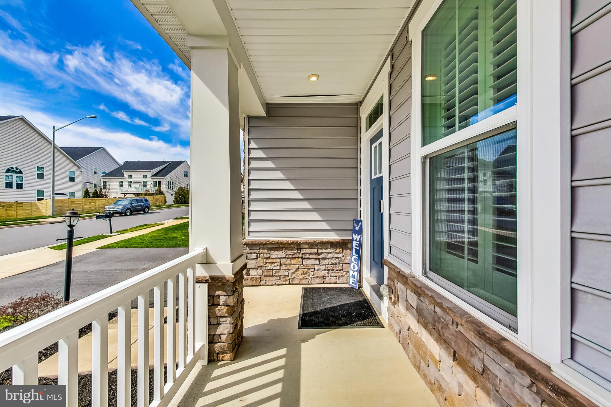 4513 Cotswold Manor Loop Woodbridge, VA 22192 - Photo 5 of 73 Covered front porch