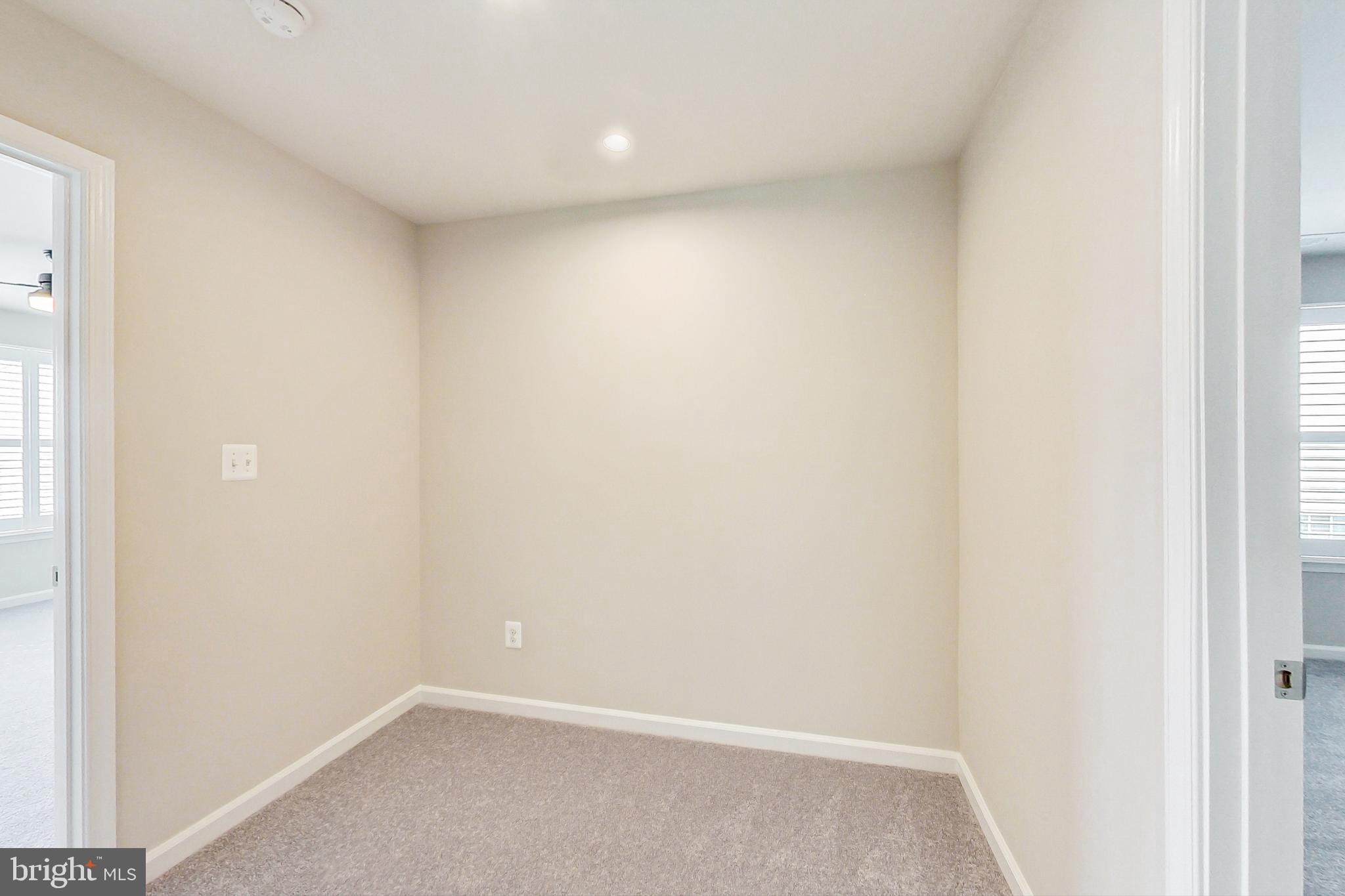 4513 Cotswold Manor Loop Woodbridge, VA 22192 - Photo 51 of 73 Upper-level hall sitting area