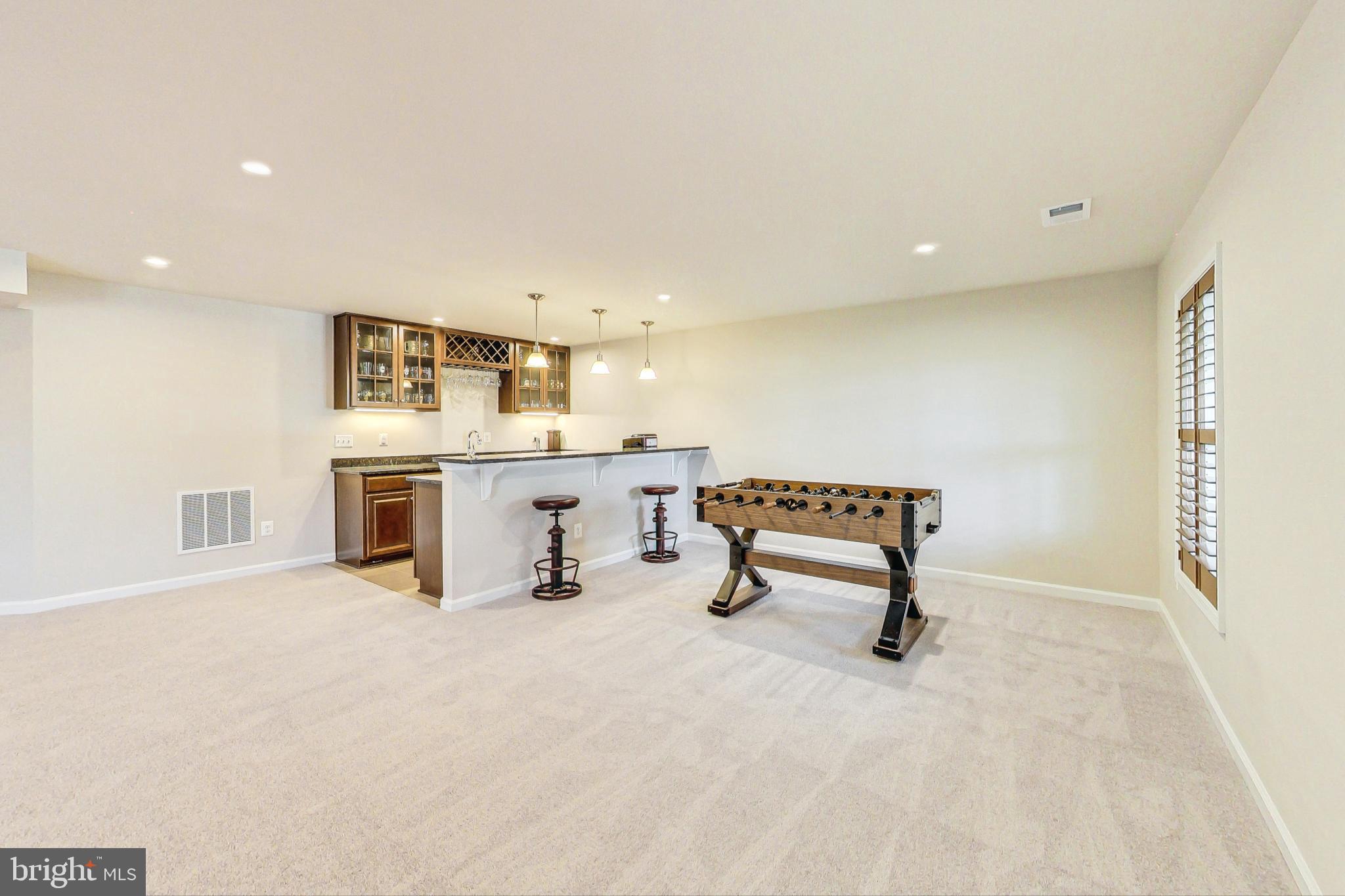4513 Cotswold Manor Loop Woodbridge, VA 22192 - Photo 56 of 73 Pub w/ bar counter, pendant/under-cabinet lights