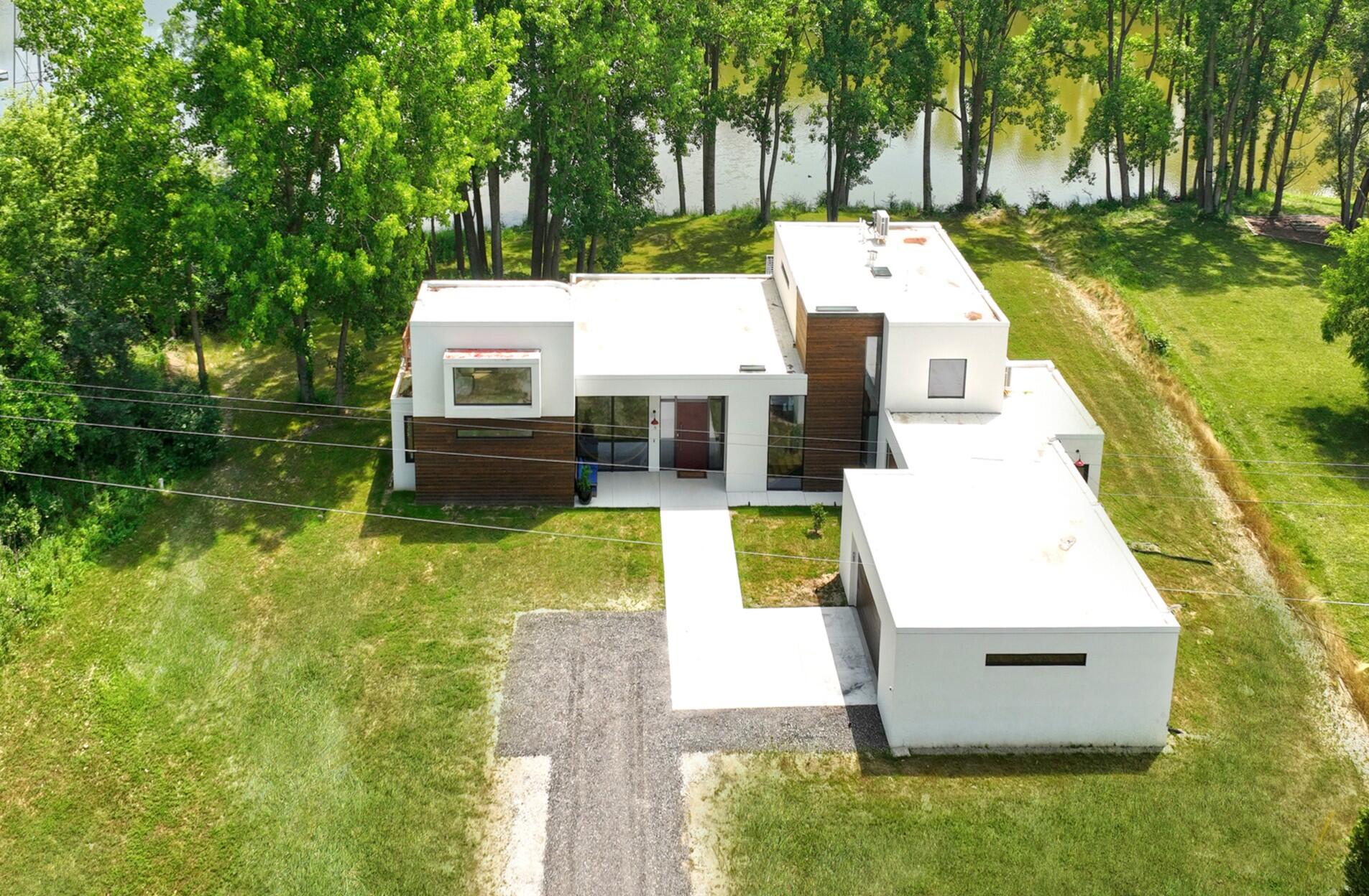 5980 Cherry Hill Road Ann Arbor, MI 48105 - Photo 33 of 44 The Benefit of Luxury (2)