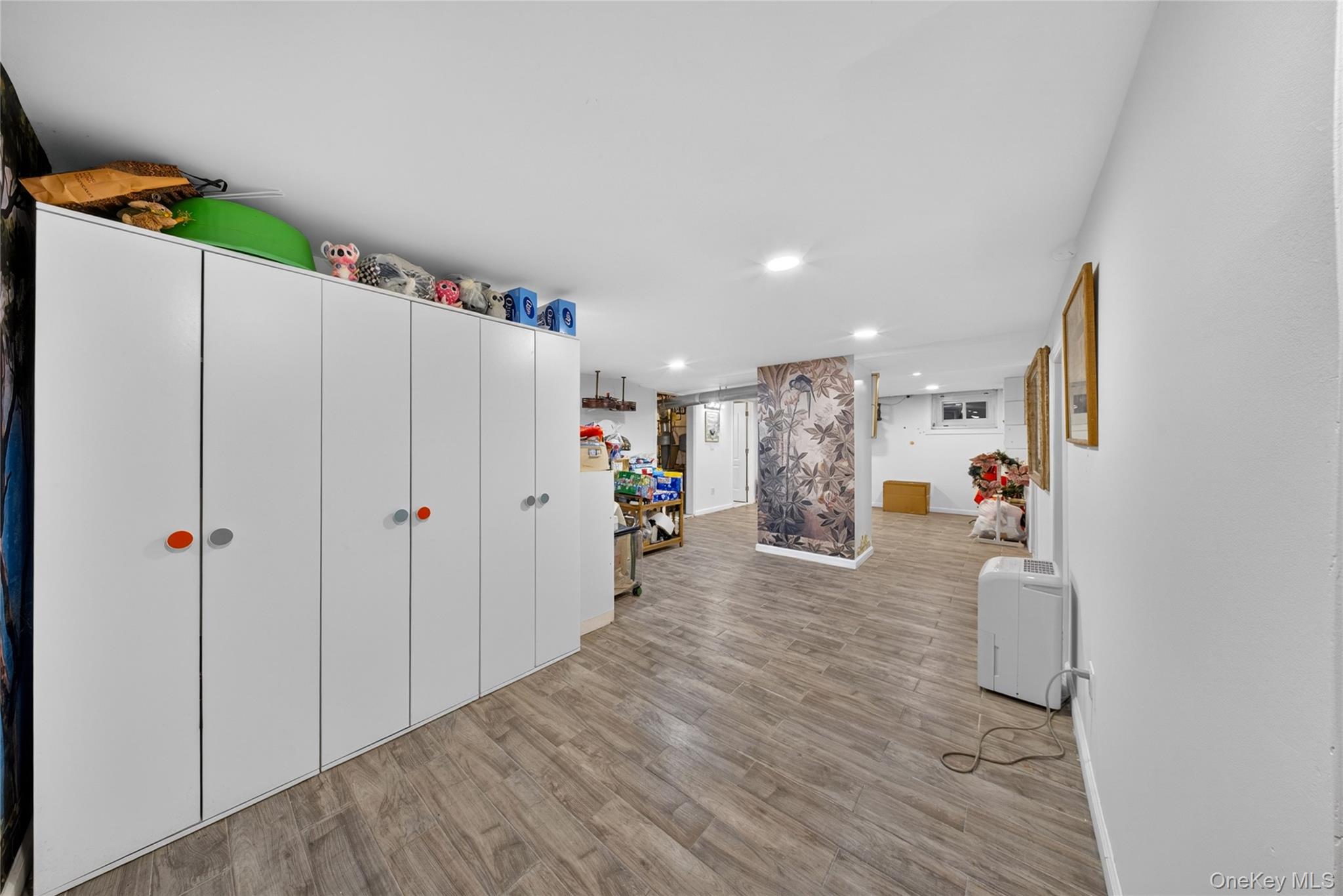 16 Ascot Ridge Great Neck, NY 11021 - Photo 22 of 33 a view of a living room and entryway