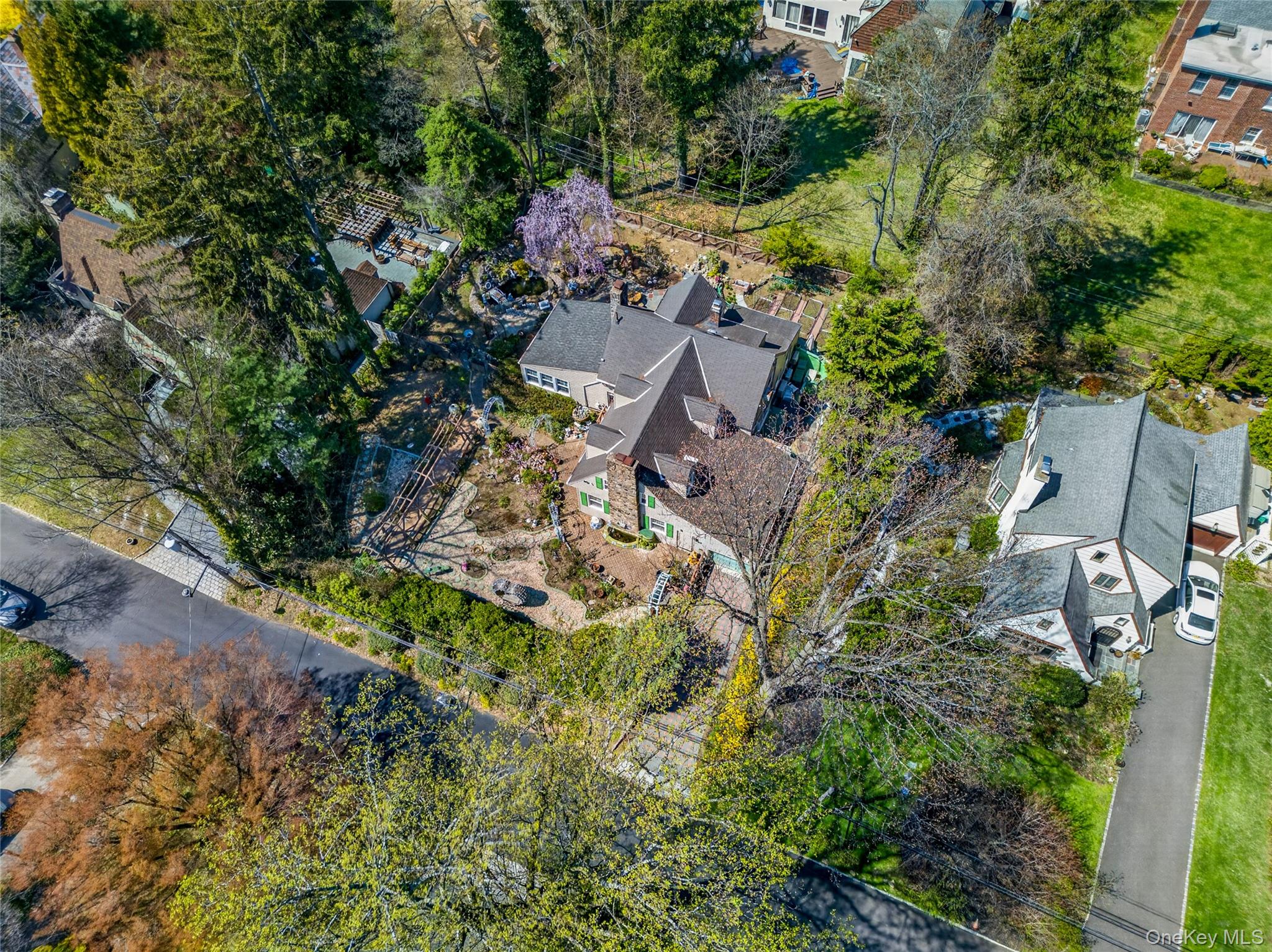 16 Ascot Ridge Great Neck, NY 11021 - Photo 31 of 33 an aerial view of multiple house