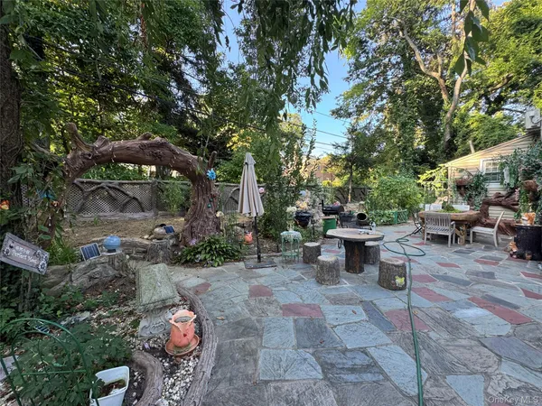 $1,756,000 | 16 Ascot Ridge, Great Neck, NY 11021